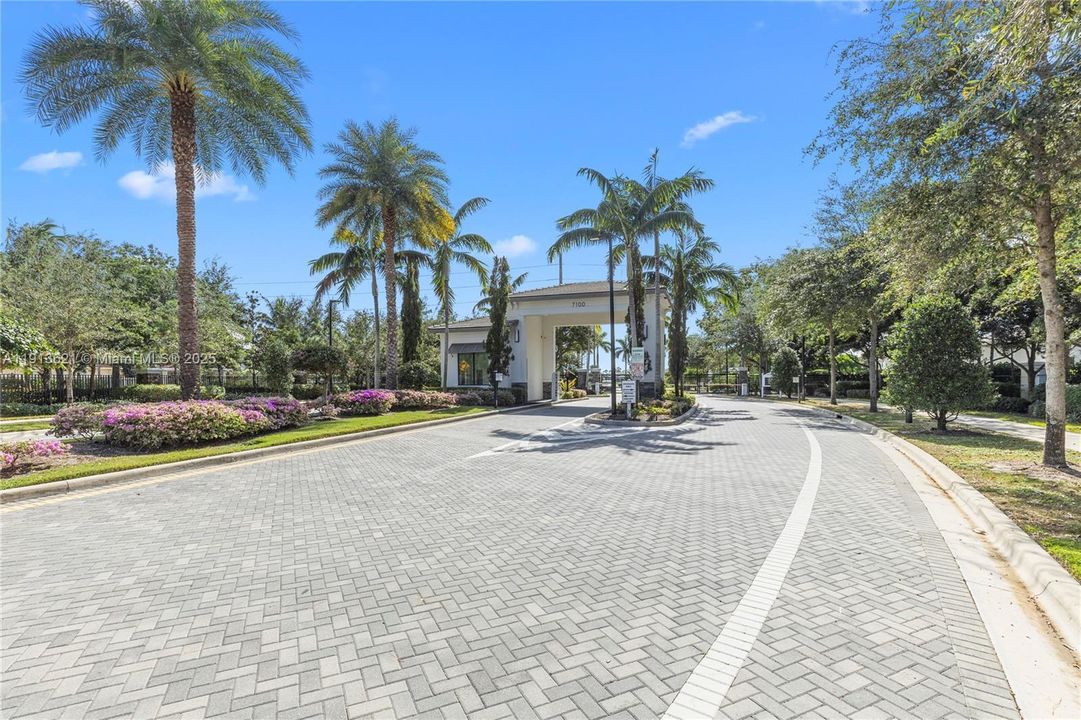 For Sale: $825,000 (3 beds, 2 baths, 2121 Square Feet)