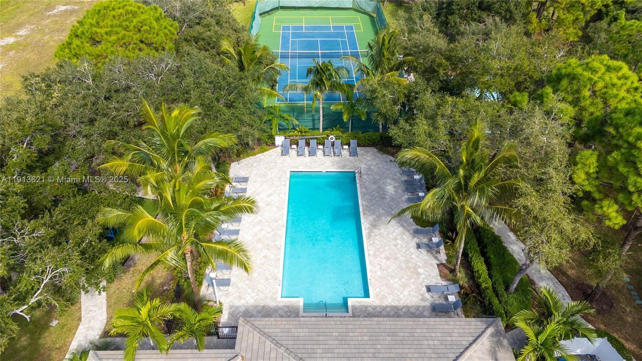 For Sale: $825,000 (3 beds, 2 baths, 2121 Square Feet)