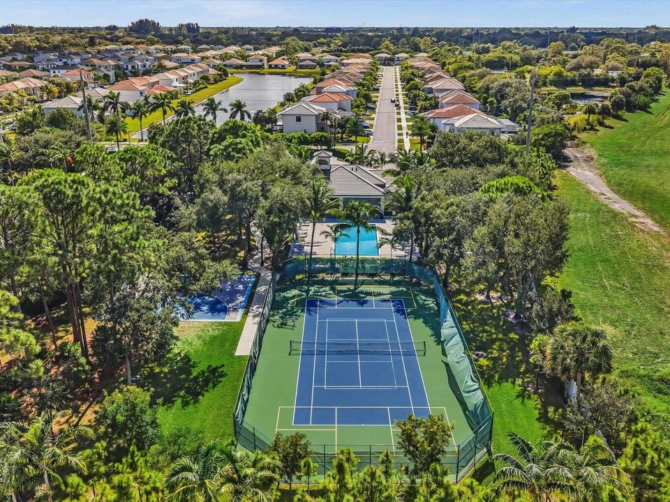 For Sale: $825,000 (3 beds, 2 baths, 2121 Square Feet)