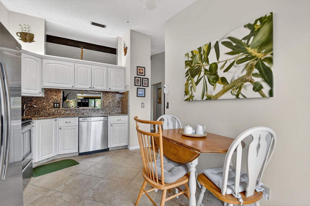 待售: $275,000 (2 贝兹, 2 浴室, 1370 平方英尺)