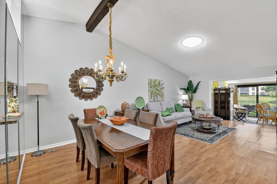 待售: $275,000 (2 贝兹, 2 浴室, 1370 平方英尺)