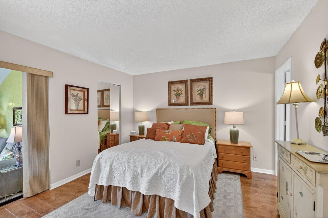 待售: $275,000 (2 贝兹, 2 浴室, 1370 平方英尺)