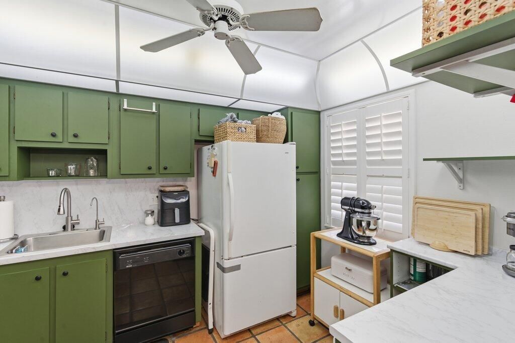 待售: $220,000 (3 贝兹, 2 浴室, 1390 平方英尺)