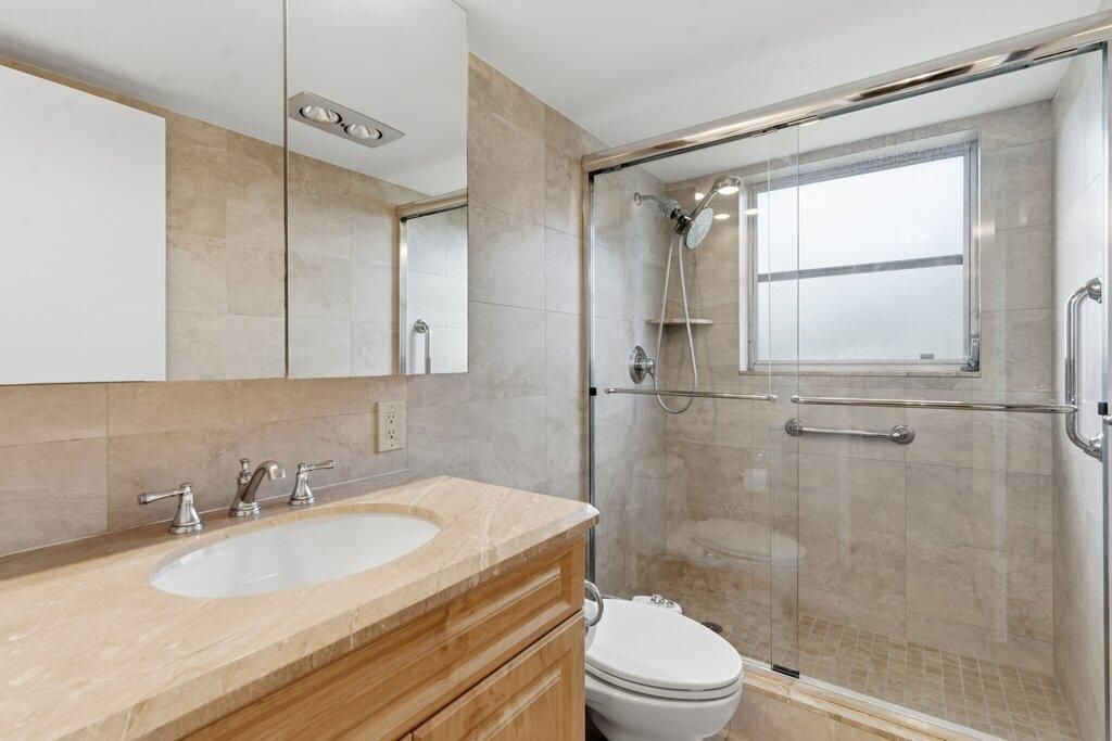 待售: $220,000 (3 贝兹, 2 浴室, 1390 平方英尺)