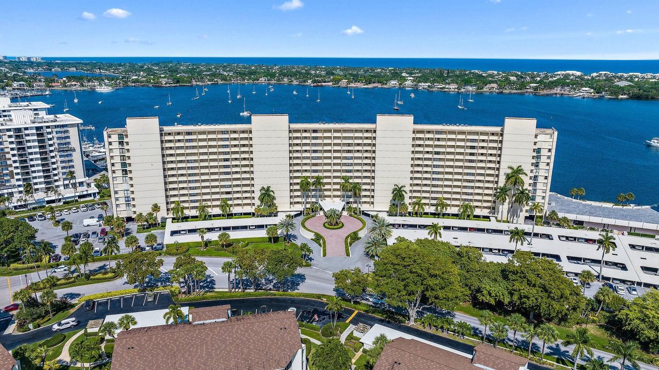 待售: $425,000 (2 贝兹, 2 浴室, 1244 平方英尺)