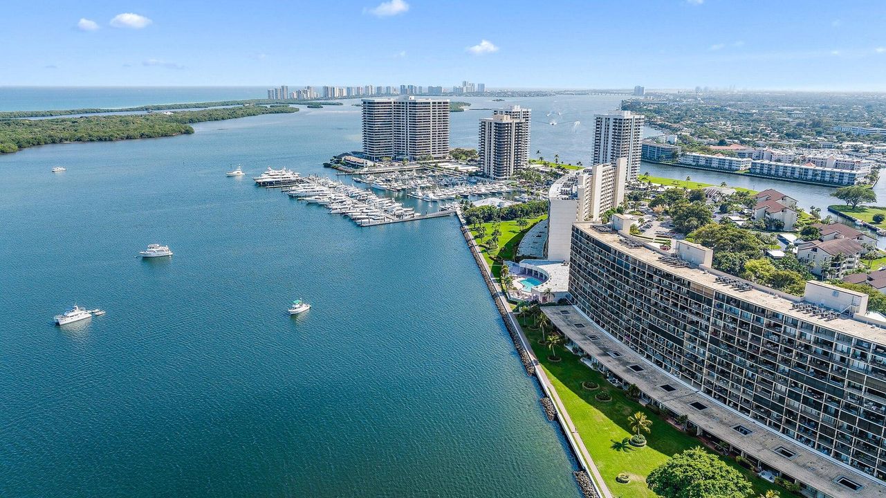 待售: $425,000 (2 贝兹, 2 浴室, 1244 平方英尺)