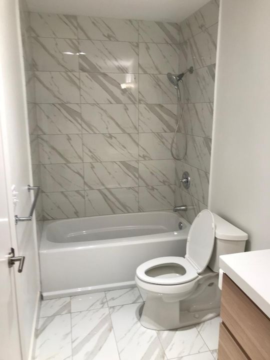 For Rent: $2,000 (1 beds, 1 baths, 1040 Square Feet)