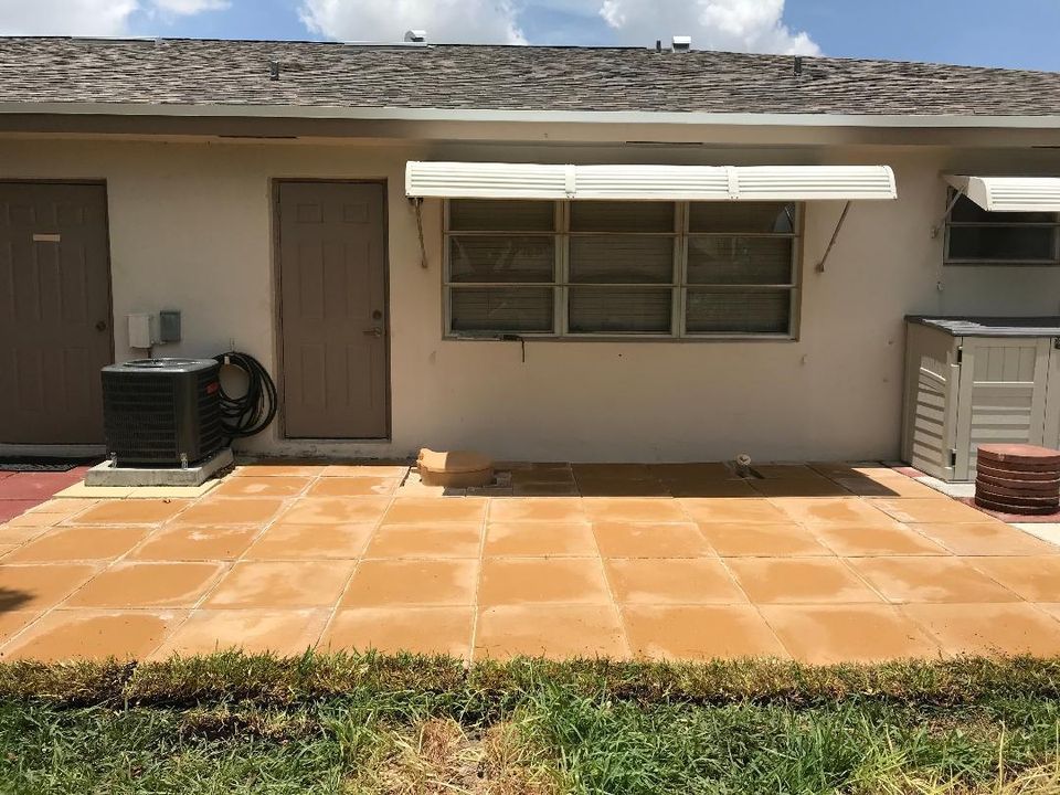 For Rent: $2,000 (1 beds, 1 baths, 1040 Square Feet)