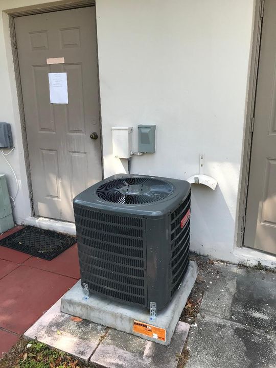 For Rent: $2,000 (1 beds, 1 baths, 1040 Square Feet)