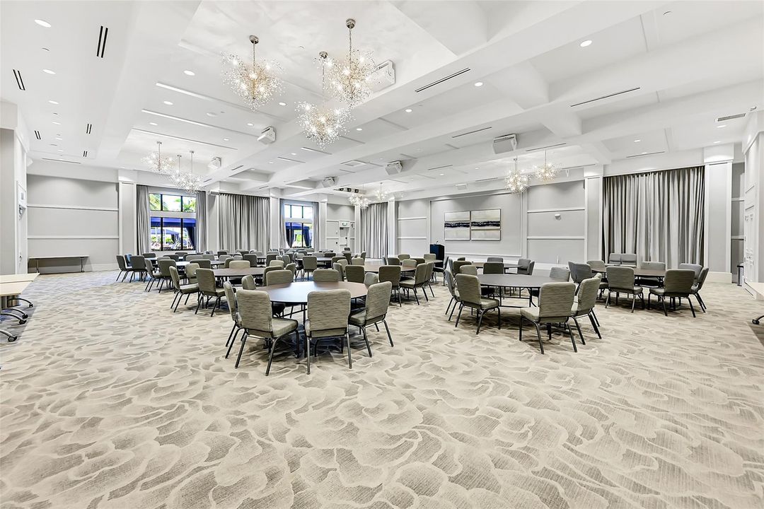 合同活跃: $689,000 (3 贝兹, 2 浴室, 2012 平方英尺)