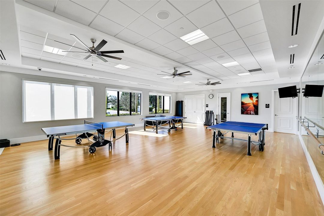 合同活跃: $689,000 (3 贝兹, 2 浴室, 2012 平方英尺)