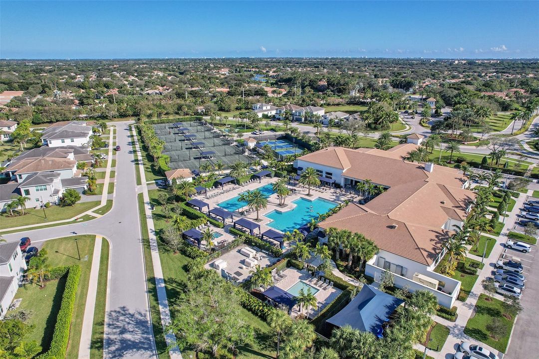 合同活跃: $689,000 (3 贝兹, 2 浴室, 2012 平方英尺)