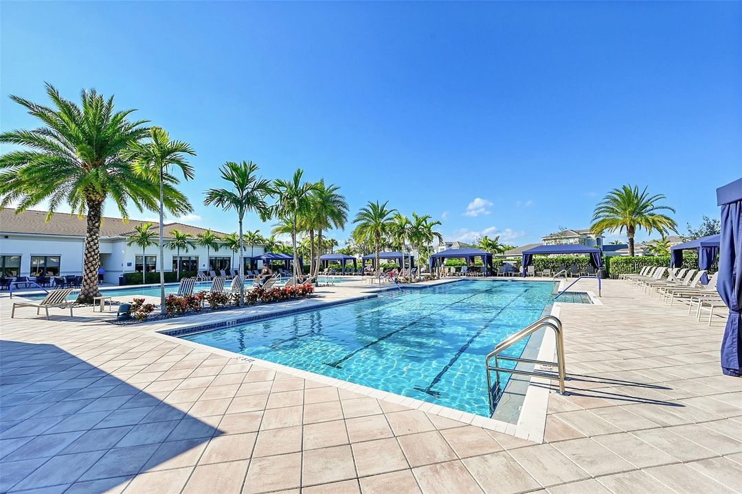 合同活跃: $689,000 (3 贝兹, 2 浴室, 2012 平方英尺)