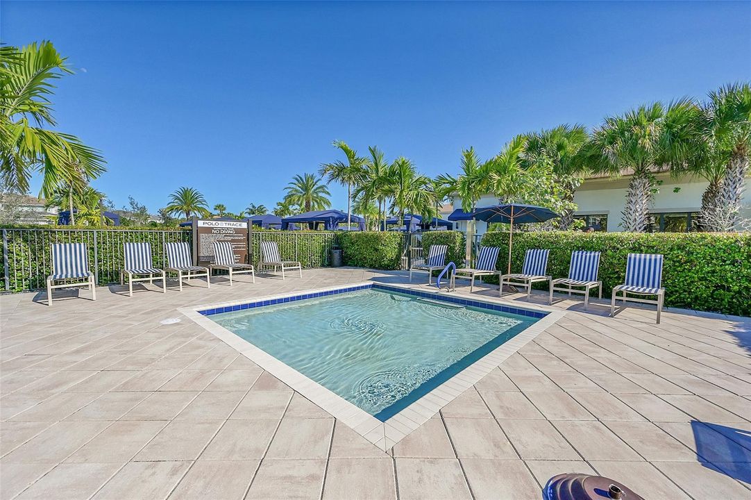 合同活跃: $689,000 (3 贝兹, 2 浴室, 2012 平方英尺)