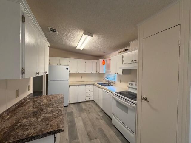 For Sale: $239,000 (2 beds, 2 baths, 1080 Square Feet)