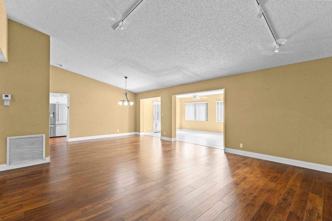 En Venta: $448,000 (3 camas, 2 baños, 1895 Pies cuadrados)