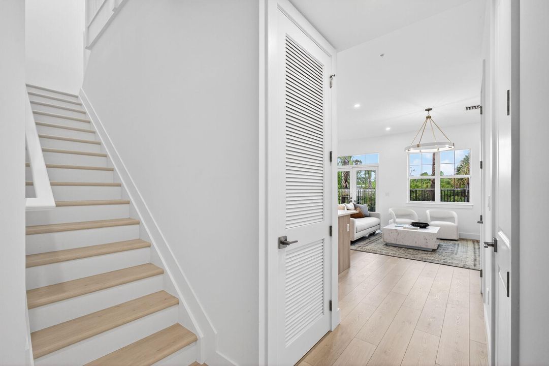 На продажу: $1,119,900 (3 спален, 2 ванн, 2205 Квадратных фут)