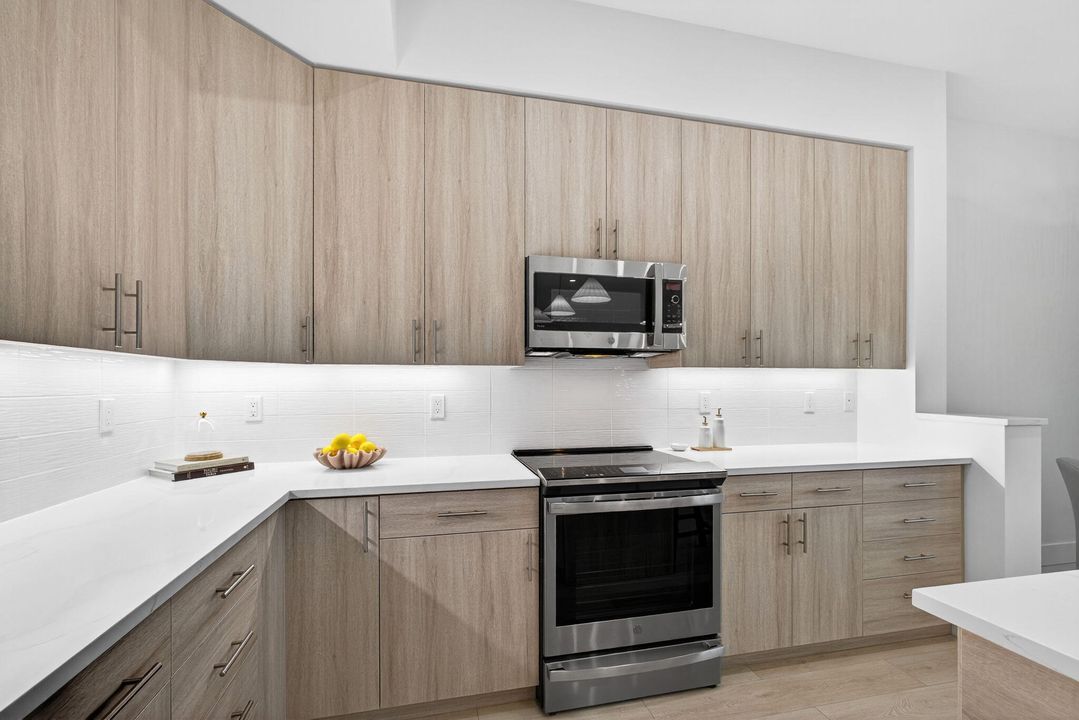 На продажу: $1,119,900 (3 спален, 2 ванн, 2205 Квадратных фут)