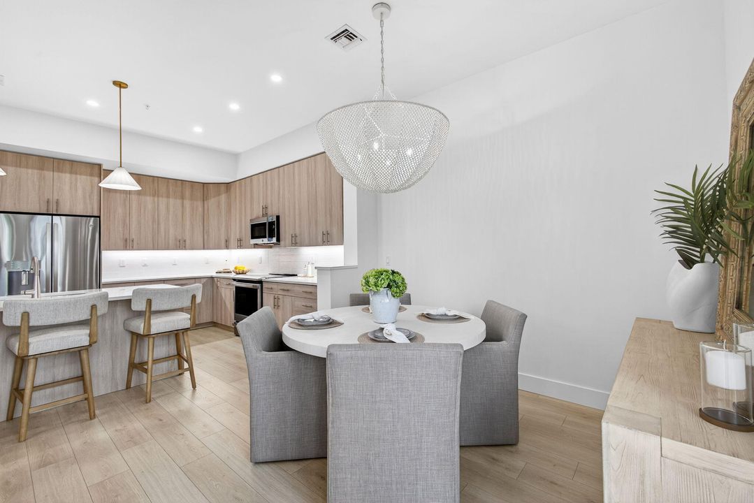 На продажу: $1,119,900 (3 спален, 2 ванн, 2205 Квадратных фут)