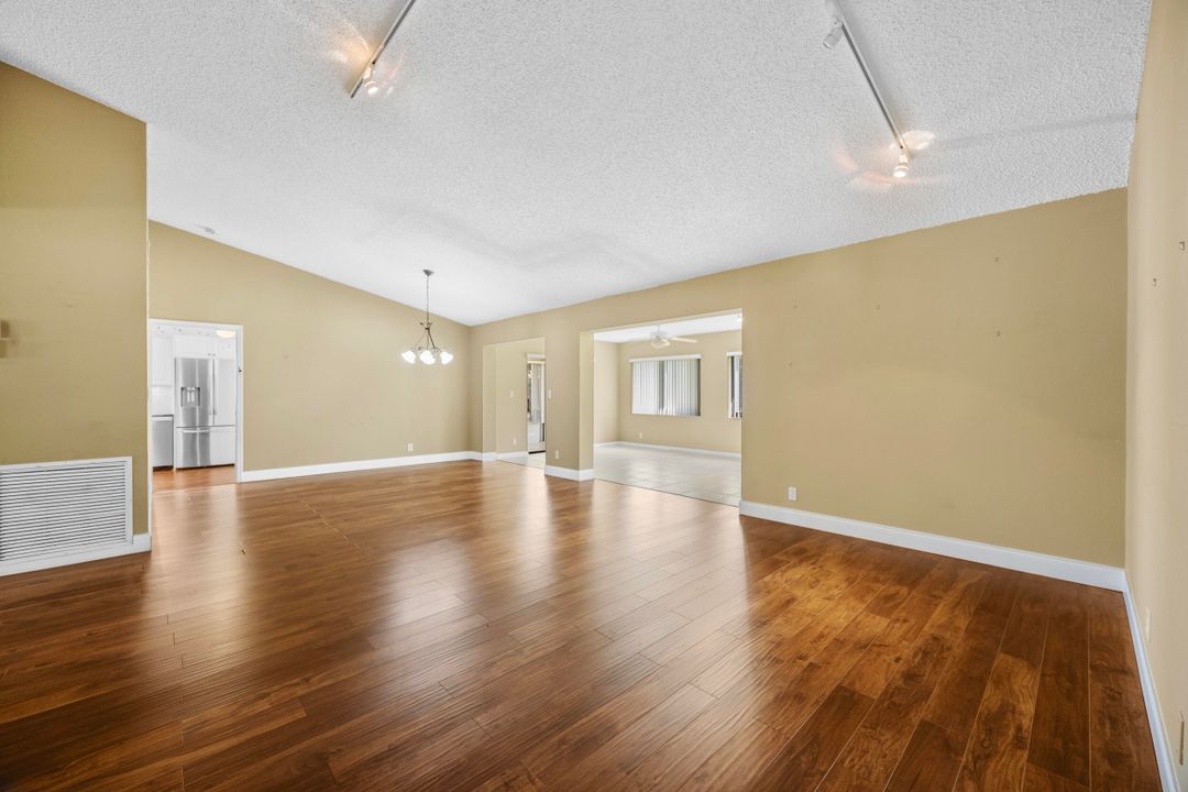 En Venta: $448,000 (3 camas, 2 baños, 1895 Pies cuadrados)