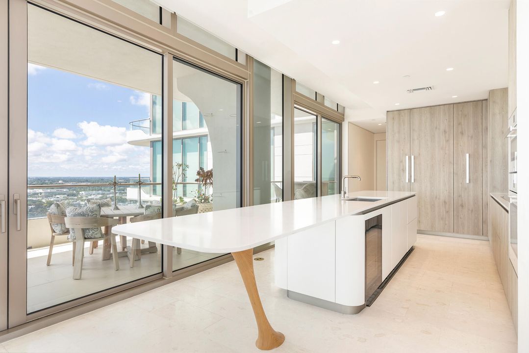 For Sale: $9,950,000 (3 beds, 3 baths, 2992 Square Feet)