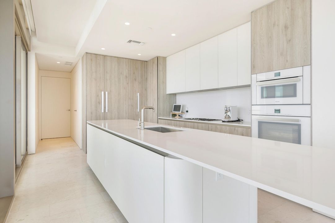 For Sale: $9,950,000 (3 beds, 3 baths, 2992 Square Feet)