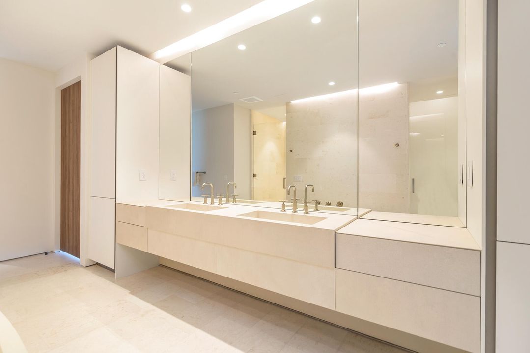 For Sale: $9,950,000 (3 beds, 3 baths, 2992 Square Feet)