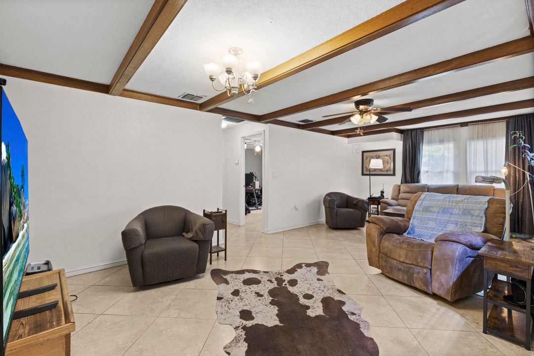 合同活跃: $475,000 (3 贝兹, 2 浴室, 1520 平方英尺)