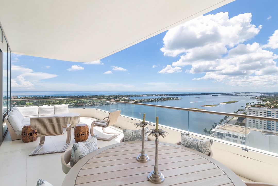 For Sale: $9,950,000 (3 beds, 3 baths, 2992 Square Feet)