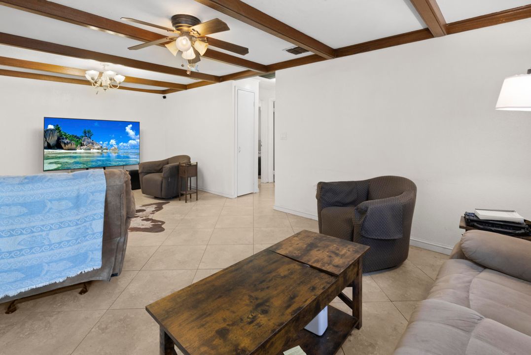 合同活跃: $475,000 (3 贝兹, 2 浴室, 1520 平方英尺)