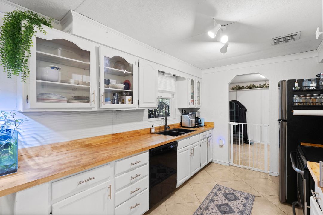 合同活跃: $475,000 (3 贝兹, 2 浴室, 1520 平方英尺)