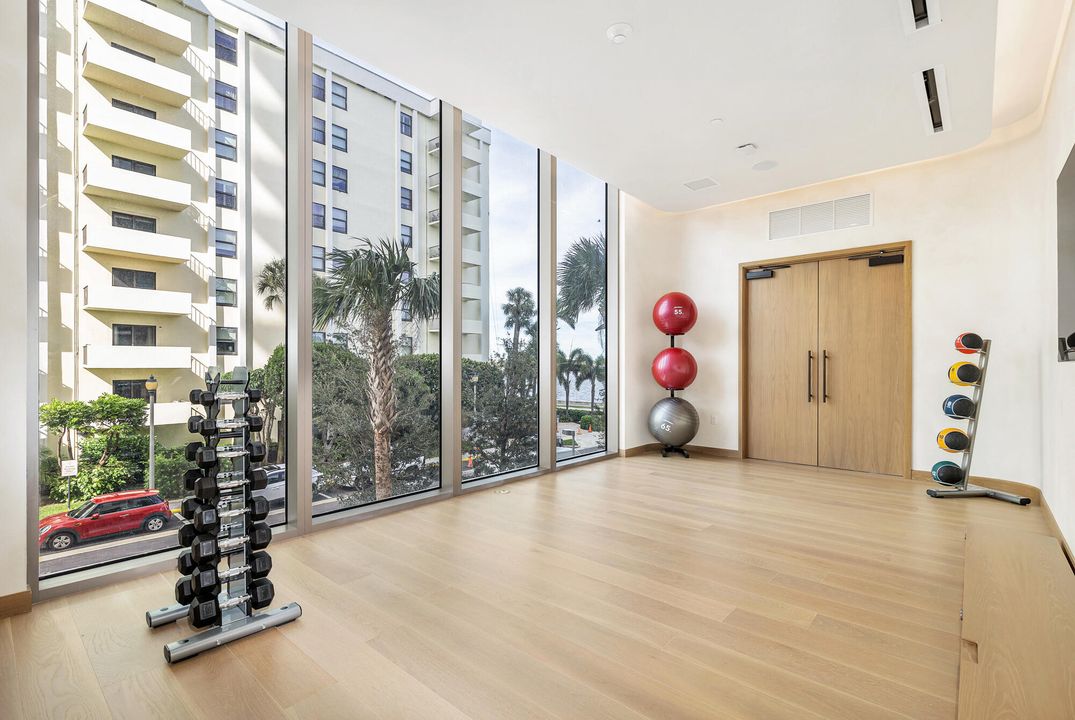 For Sale: $9,950,000 (3 beds, 3 baths, 2992 Square Feet)