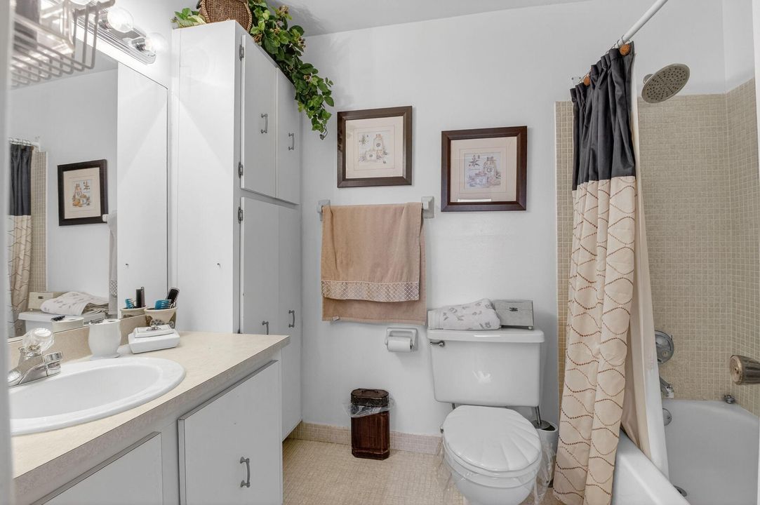 En Venta: $180,000 (2 camas, 2 baños, 989 Pies cuadrados)