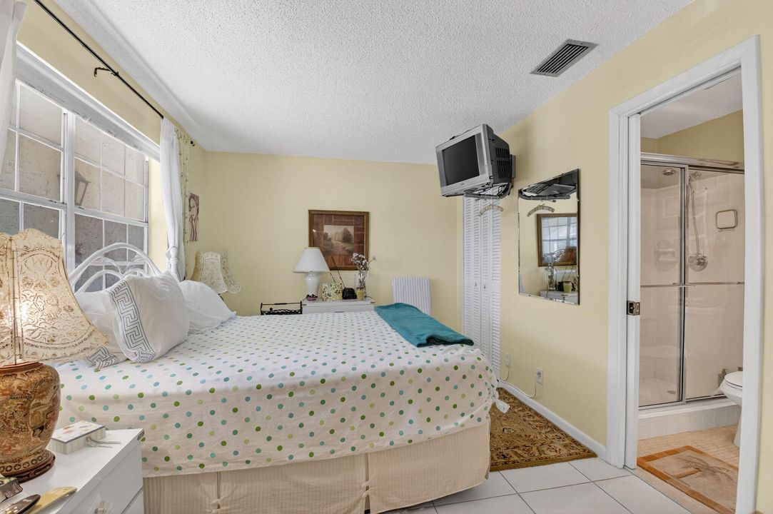 En Venta: $180,000 (2 camas, 2 baños, 989 Pies cuadrados)