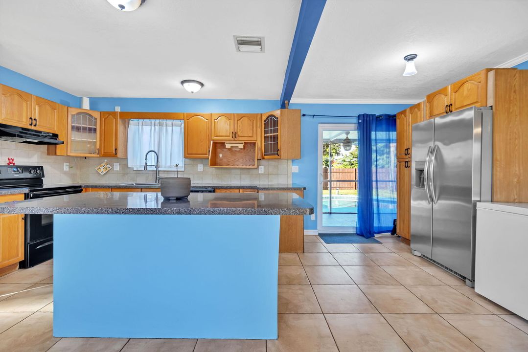 En Venta: $445,000 (3 camas, 2 baños, 1032 Pies cuadrados)