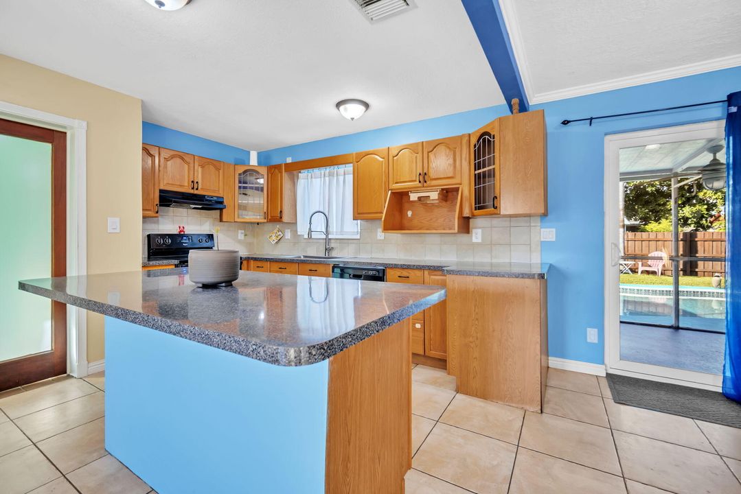 En Venta: $445,000 (3 camas, 2 baños, 1032 Pies cuadrados)