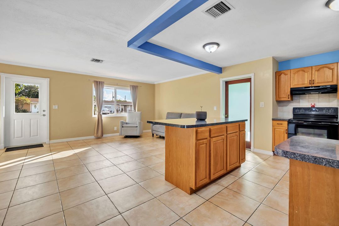 En Venta: $445,000 (3 camas, 2 baños, 1032 Pies cuadrados)