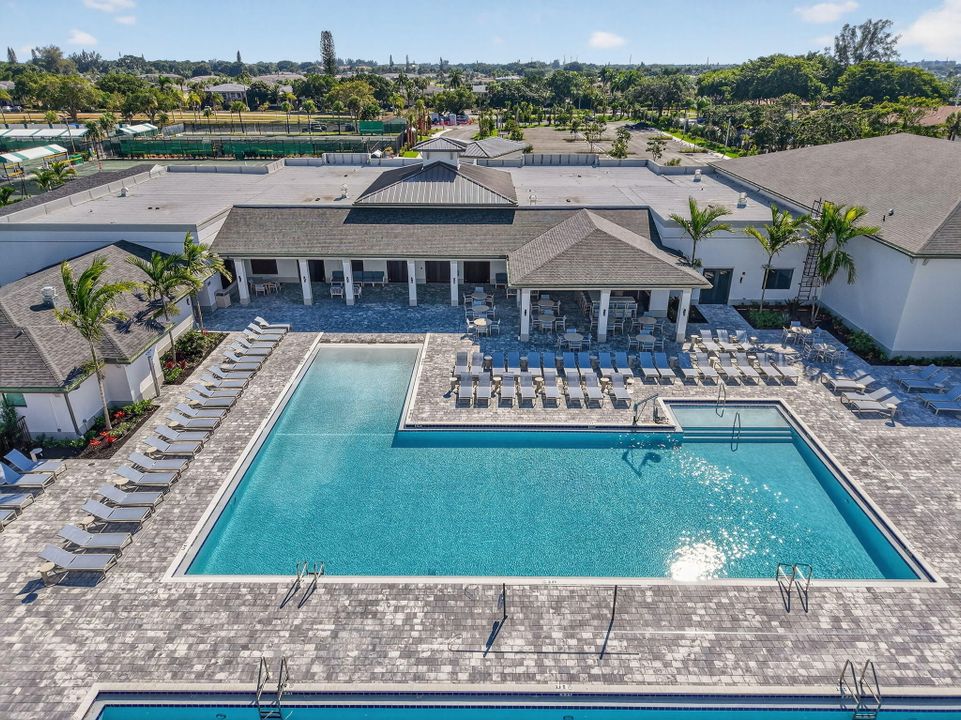 En Venta: $180,000 (2 camas, 2 baños, 989 Pies cuadrados)