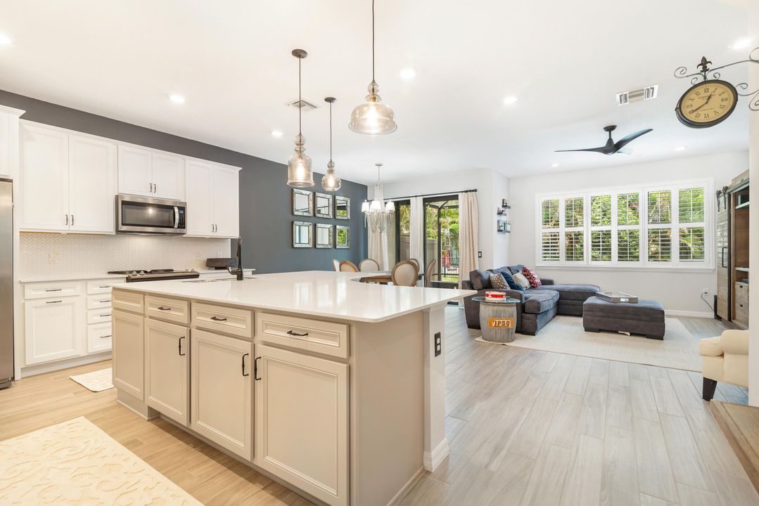 For Sale: $537,000 (3 beds, 2 baths, 1895 Square Feet)