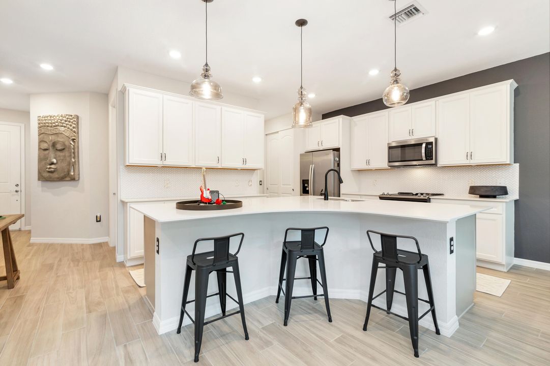 For Sale: $537,000 (3 beds, 2 baths, 1895 Square Feet)
