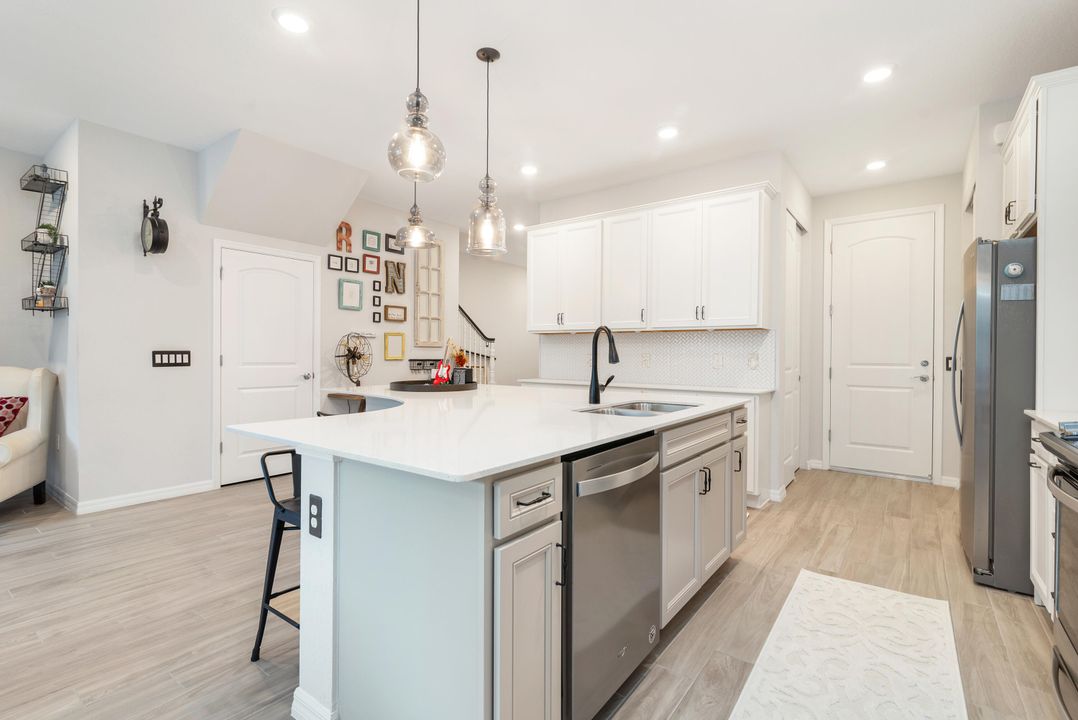 For Sale: $537,000 (3 beds, 2 baths, 1895 Square Feet)