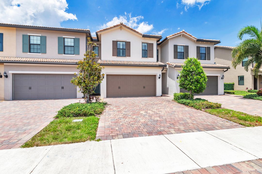 For Sale: $537,000 (3 beds, 2 baths, 1895 Square Feet)