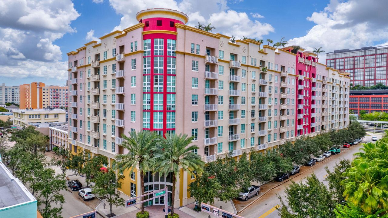 Active With Contract: $4,200 (2 beds, 2 baths, 1160 Square Feet)