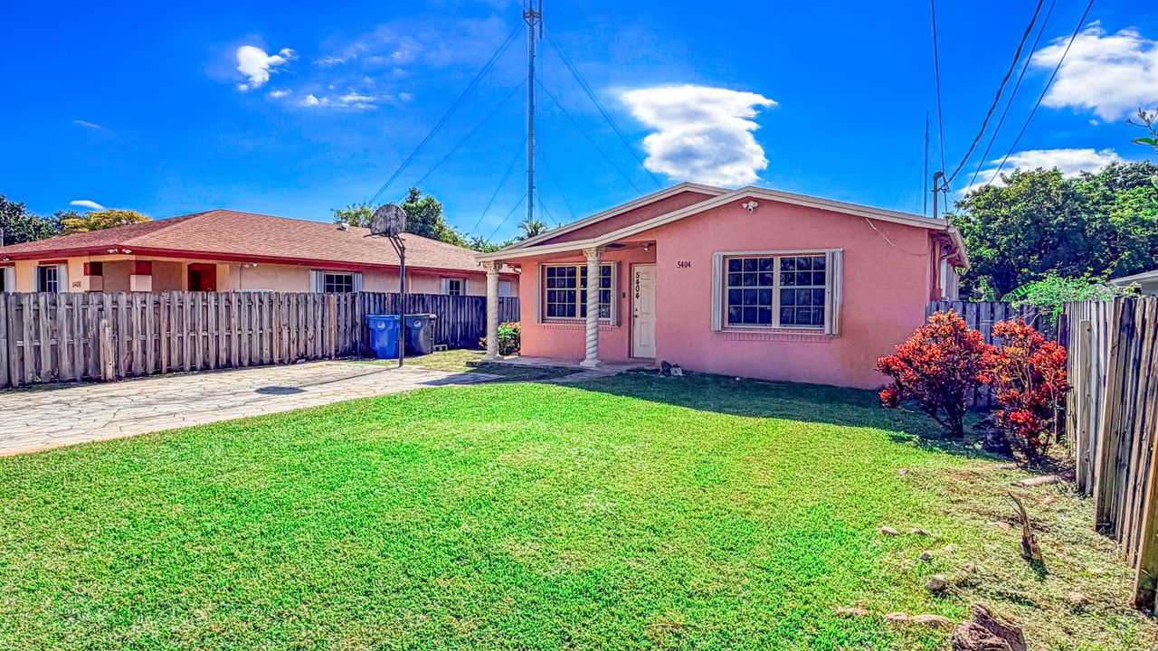 Active With Contract: $429,999 (3 beds, 2 baths, 1148 Square Feet)