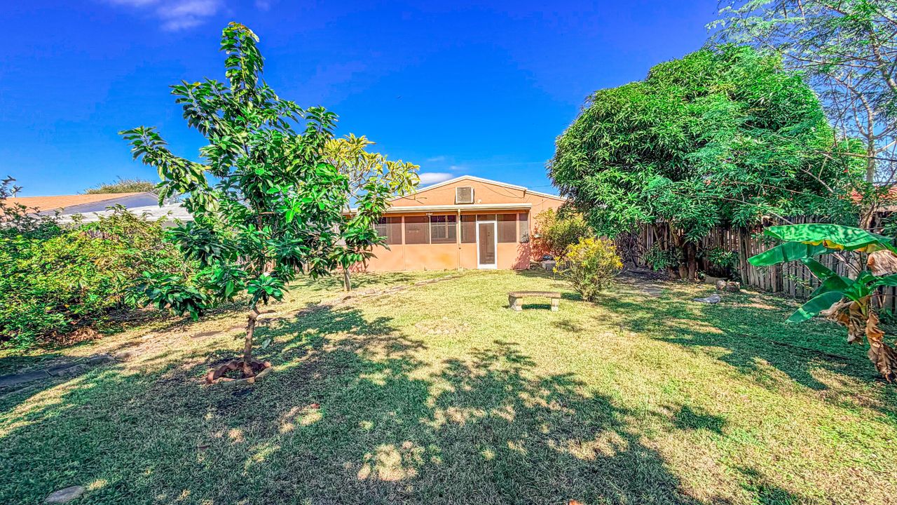 Active With Contract: $429,999 (3 beds, 2 baths, 1148 Square Feet)