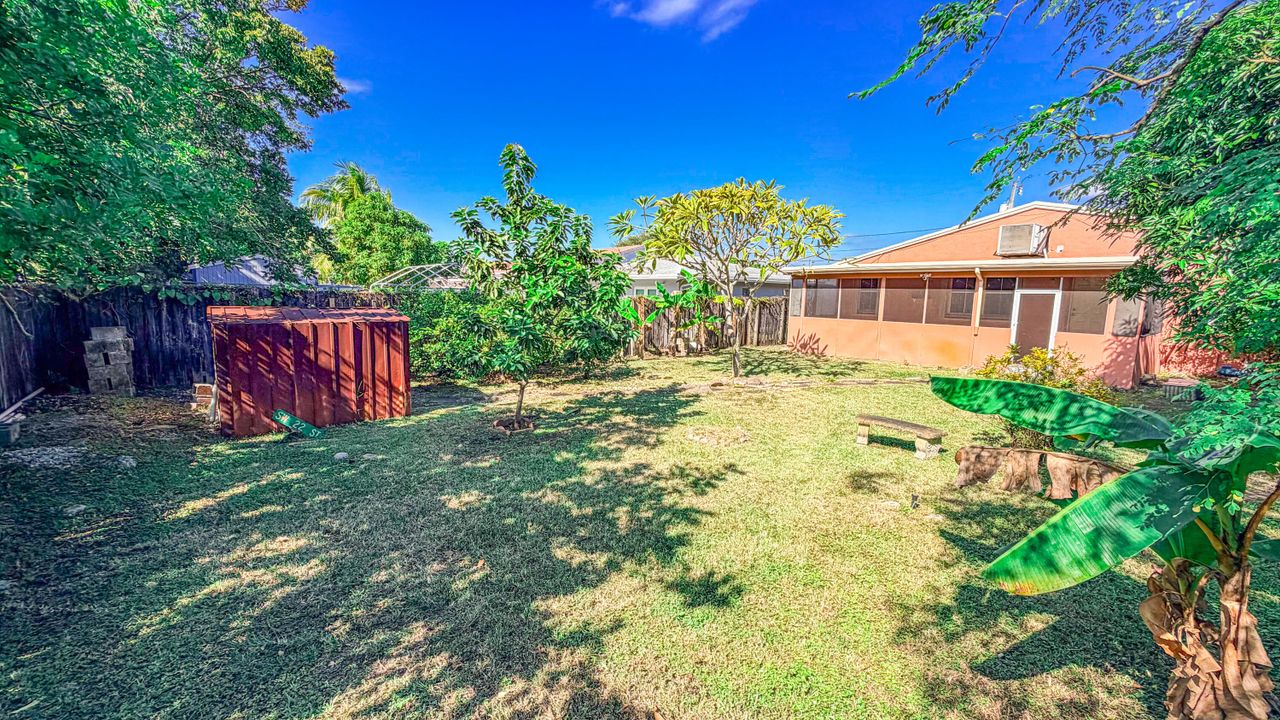 Active With Contract: $429,999 (3 beds, 2 baths, 1148 Square Feet)