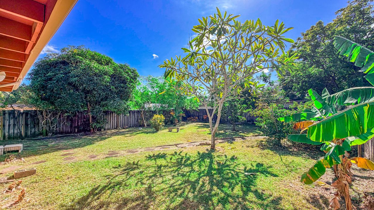 Active With Contract: $429,999 (3 beds, 2 baths, 1148 Square Feet)