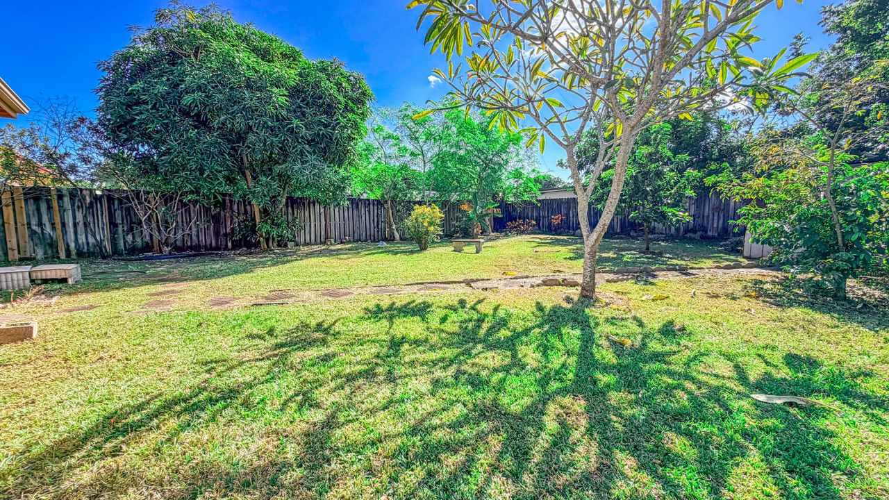 Active With Contract: $429,999 (3 beds, 2 baths, 1148 Square Feet)