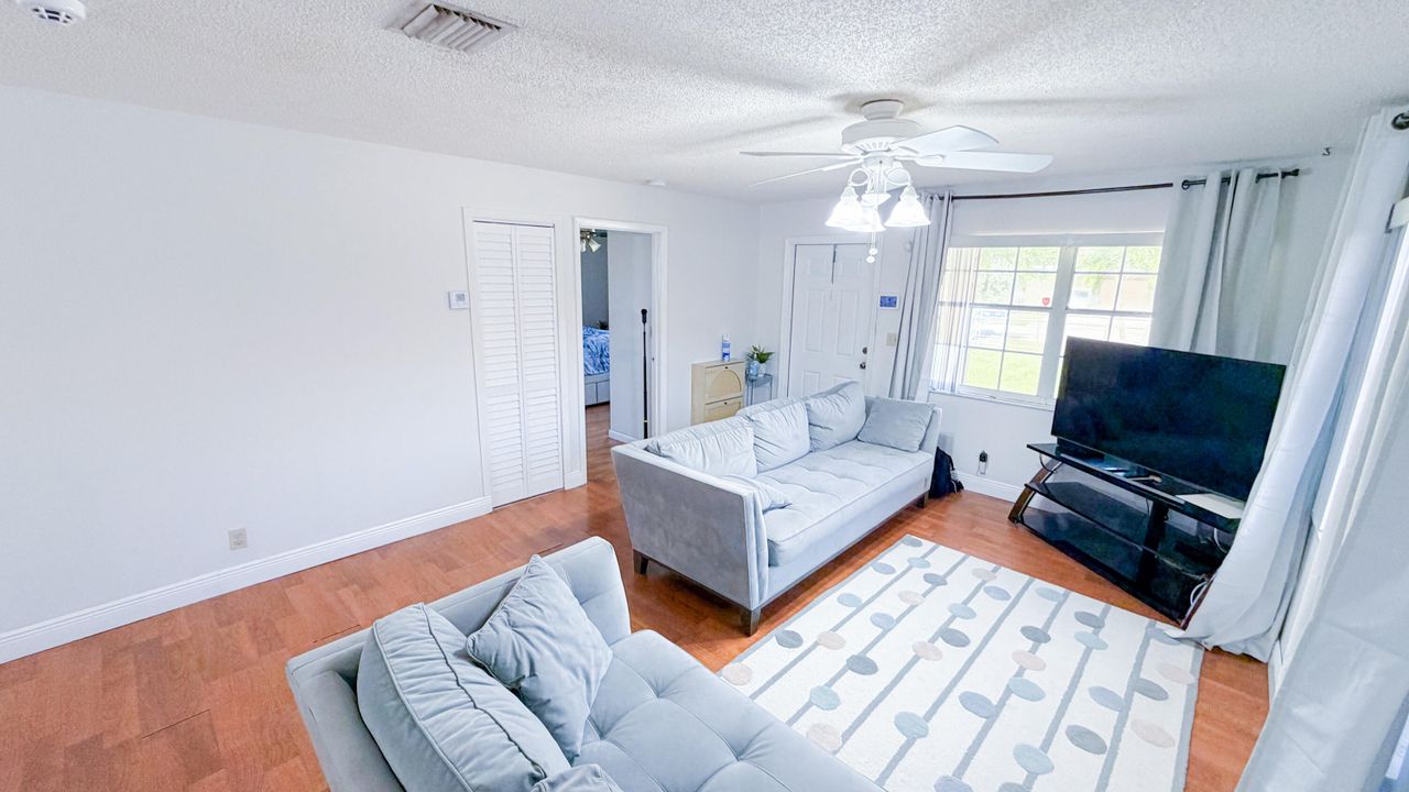 Active With Contract: $429,999 (3 beds, 2 baths, 1148 Square Feet)