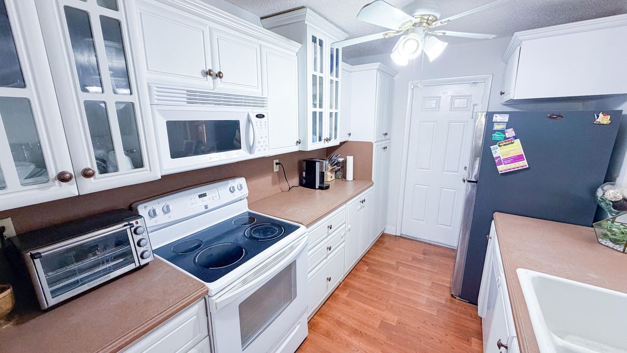 Active With Contract: $429,999 (3 beds, 2 baths, 1148 Square Feet)